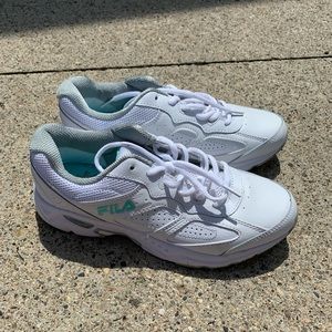 Brand new Fila white and blue shoes 9⭐️